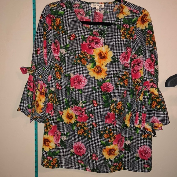Faith and Joy Tops - Faith and joy floral blouse with tie bow bell sleeves size 1x